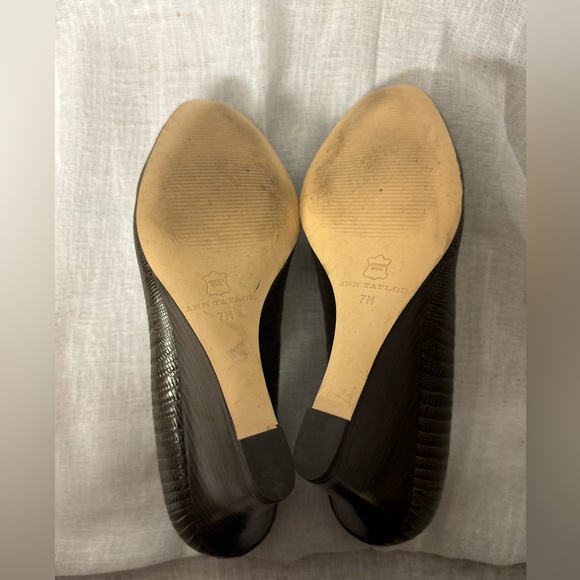 Ann Taylor Platform Wedges Kamela Exotic Embossed Leather Wedges SZ 7 - Picture 6 of 9